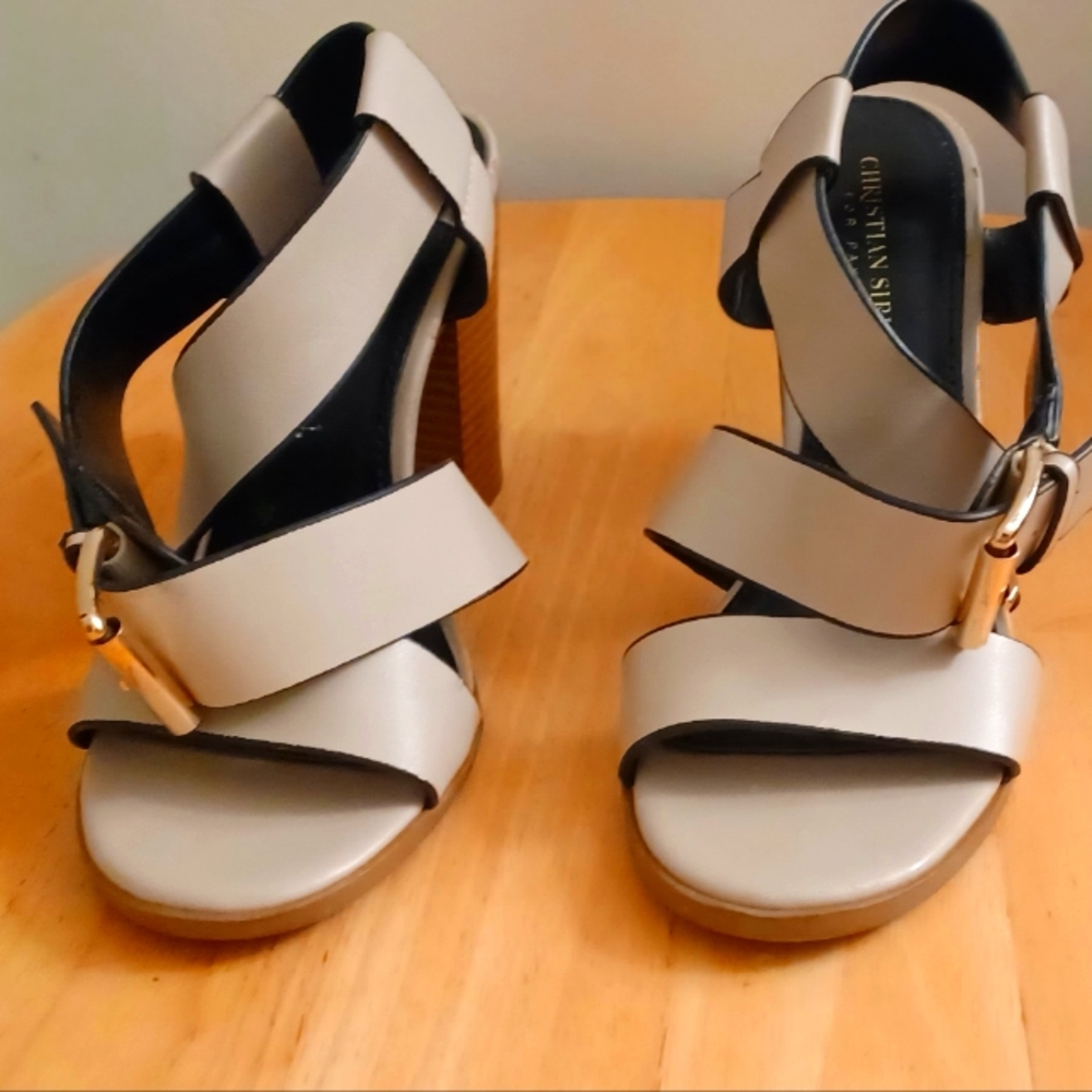 Size 7. Never worn.